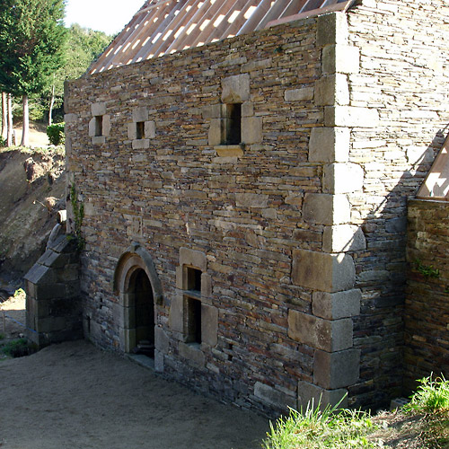 Reconstruction d'un moulin murs pierres